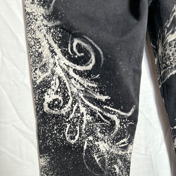 Hand-Painted Dragon Jeans - Picture 9 of 9